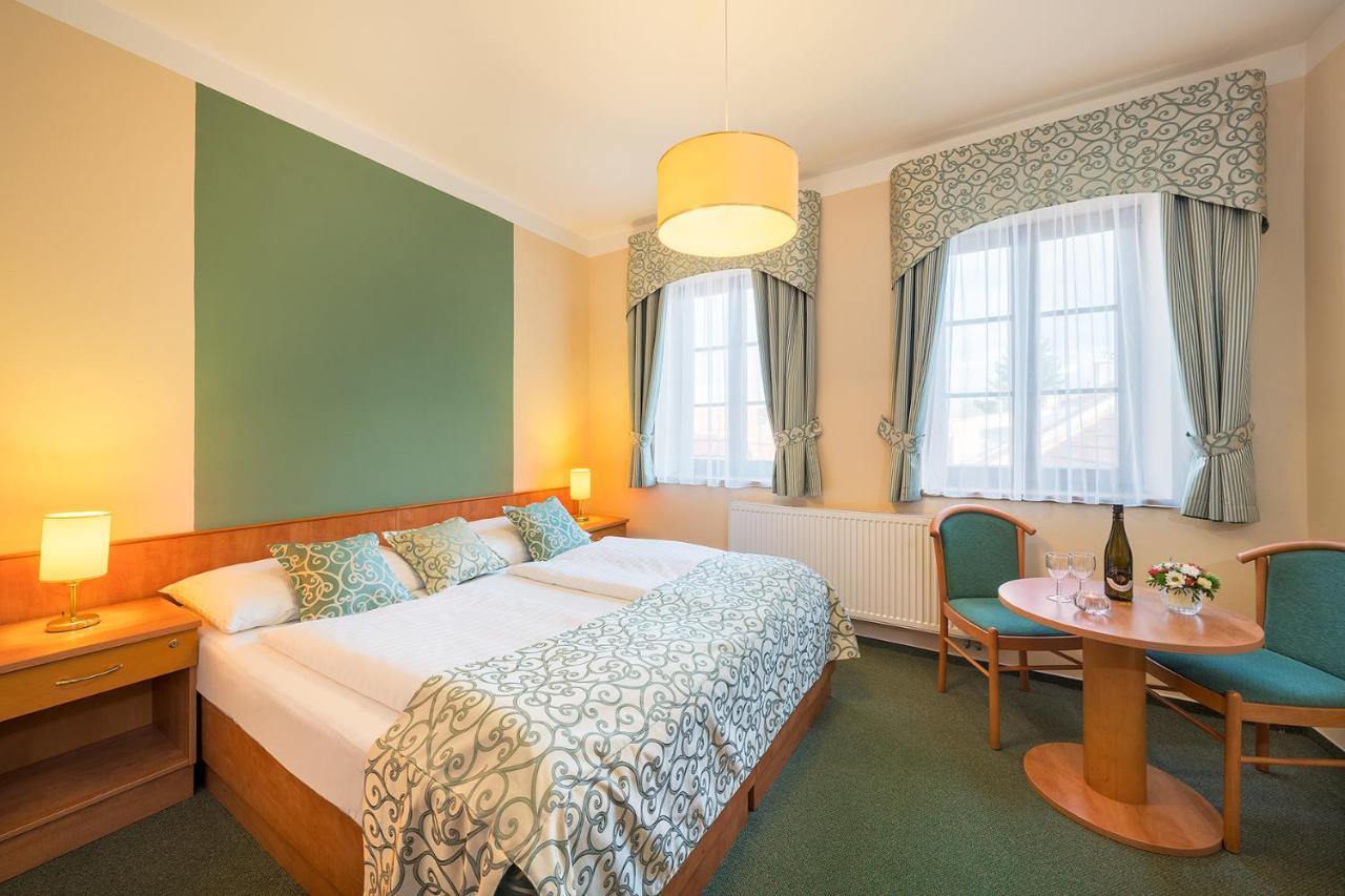 Hotel Bily Jednorozec Třeboň Buitenkant foto