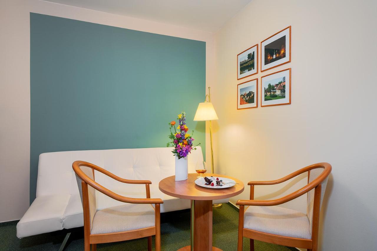 Hotel Bily Jednorozec Třeboň Buitenkant foto