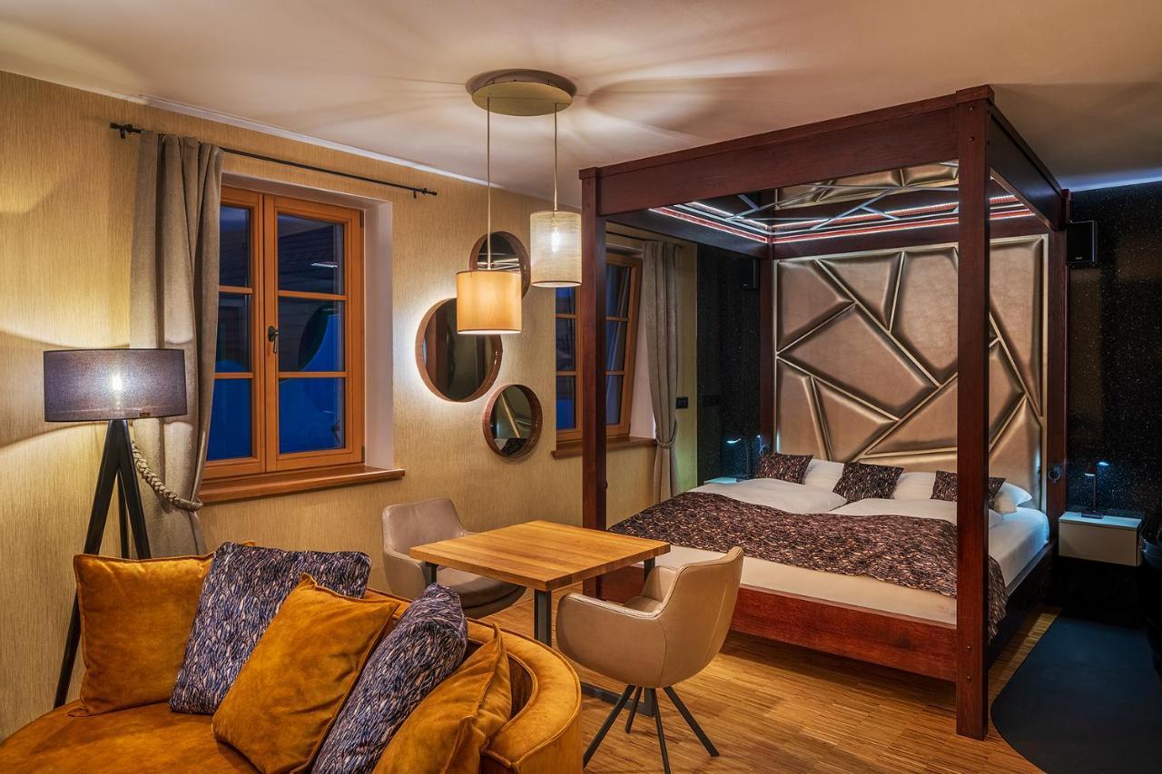 Hotel Bily Jednorozec Třeboň Buitenkant foto