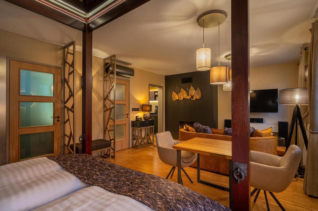 Hotel Bily Jednorozec Třeboň Buitenkant foto