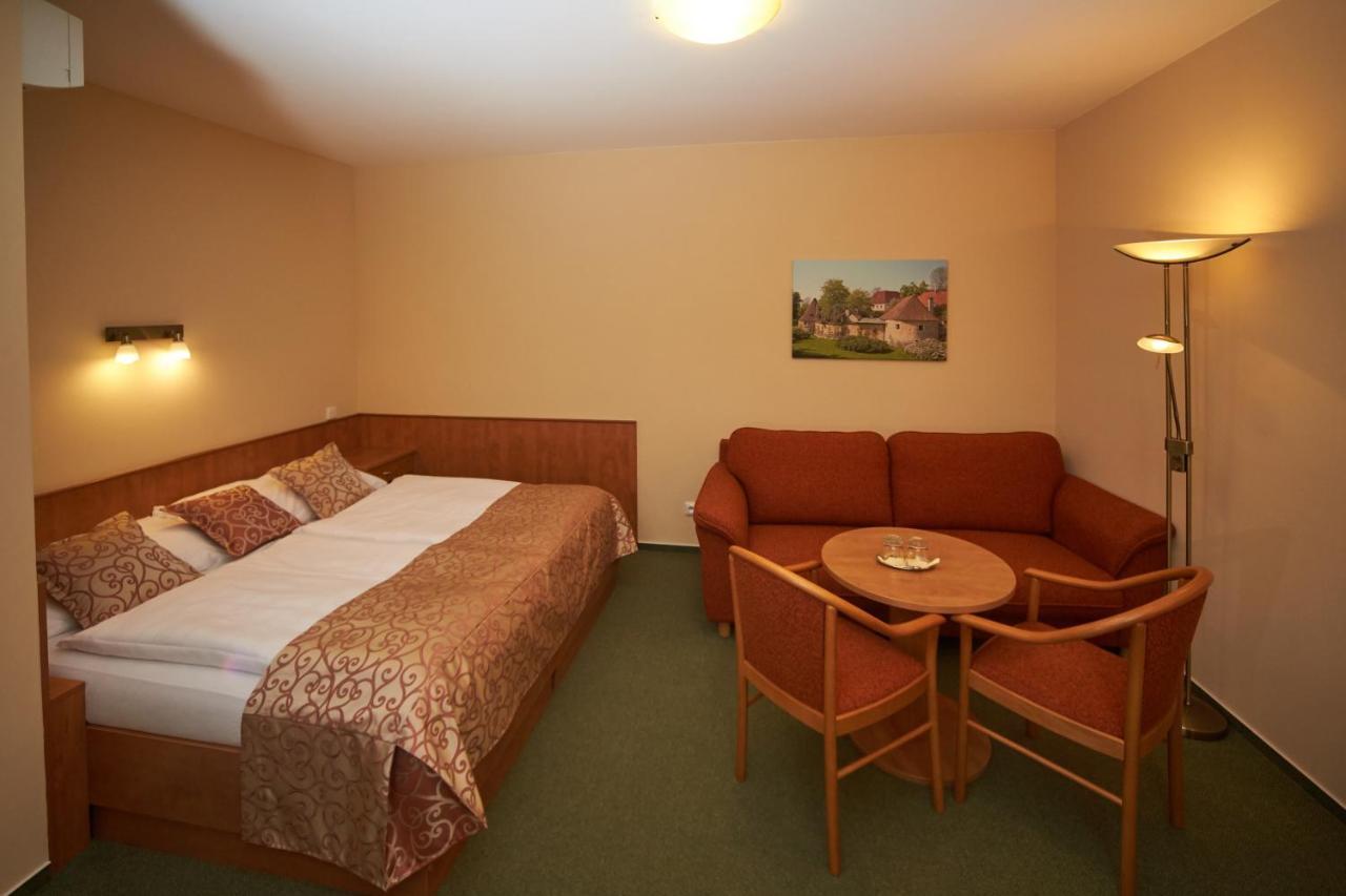 Hotel Bily Jednorozec Třeboň Buitenkant foto