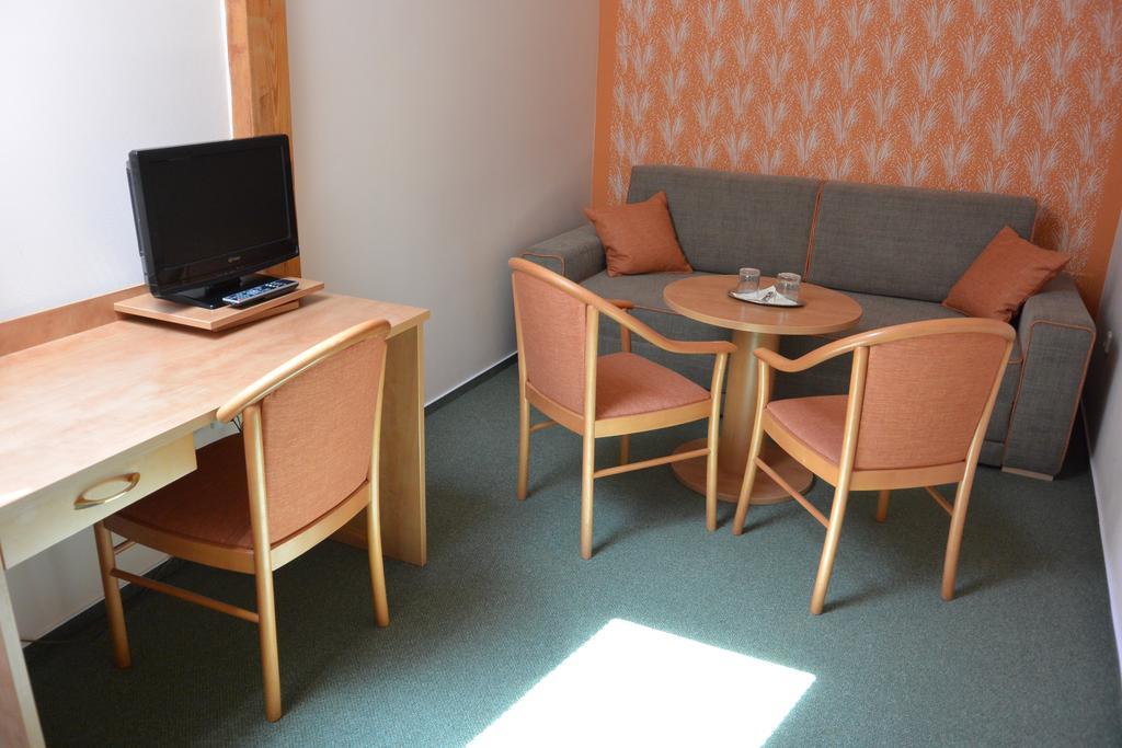 Hotel Bily Jednorozec Třeboň Buitenkant foto