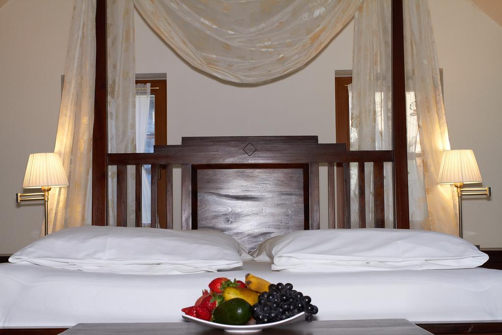 Hotel Bily Jednorozec Třeboň Buitenkant foto