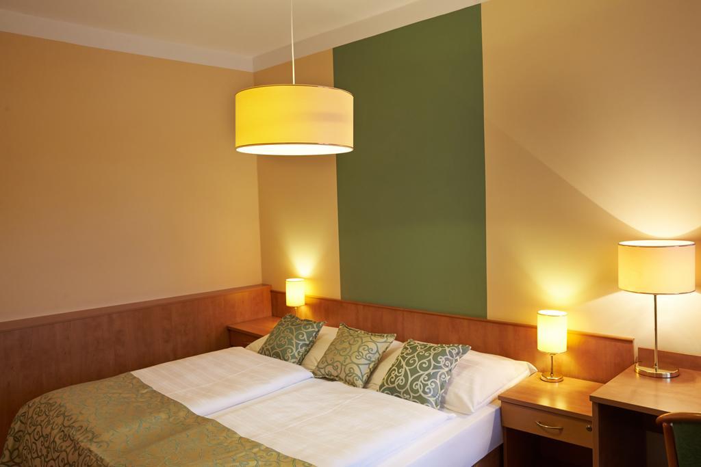Hotel Bily Jednorozec Třeboň Buitenkant foto