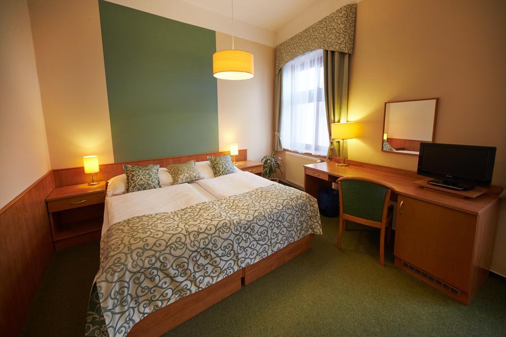 Hotel Bily Jednorozec Třeboň Buitenkant foto