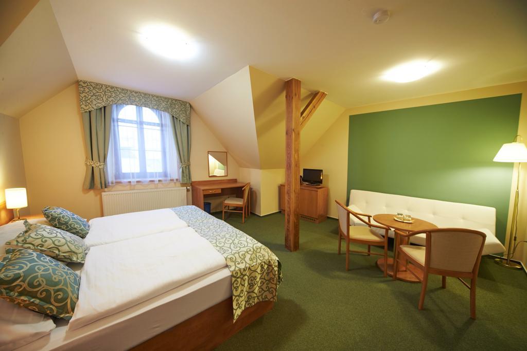 Hotel Bily Jednorozec Třeboň Buitenkant foto