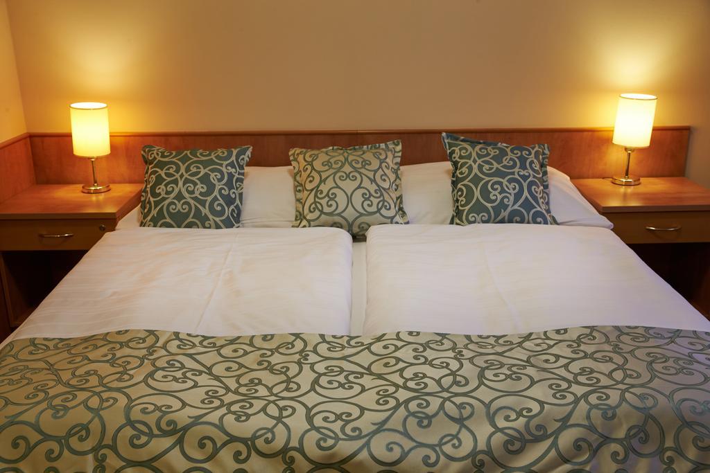 Hotel Bily Jednorozec Třeboň Buitenkant foto