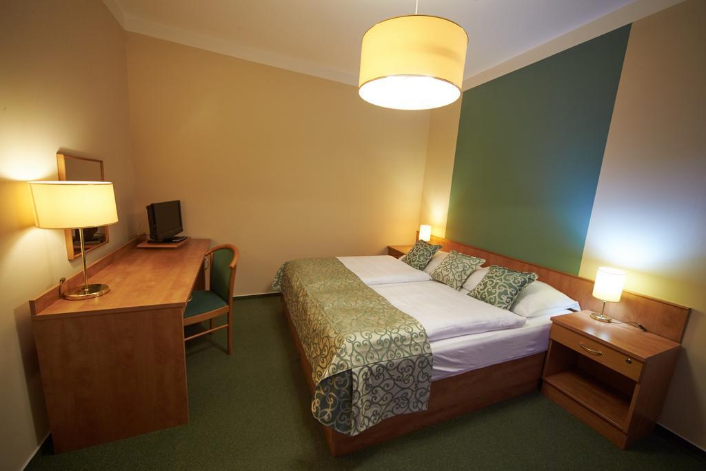 Hotel Bily Jednorozec Třeboň Buitenkant foto
