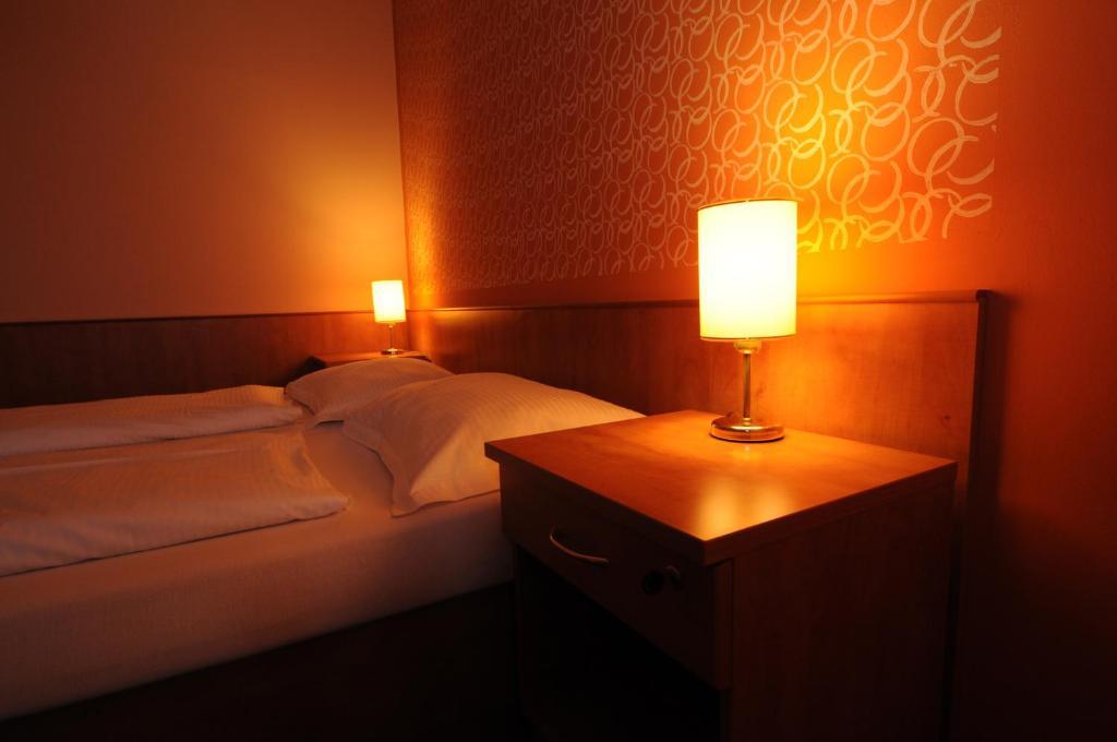 Hotel Bily Jednorozec Třeboň Buitenkant foto